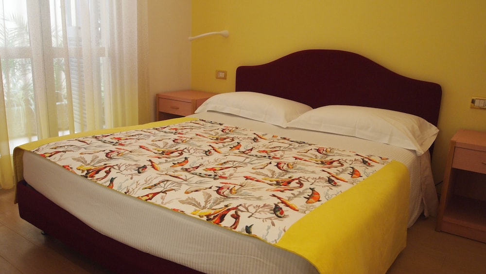 Piccolo Hotel 12/56