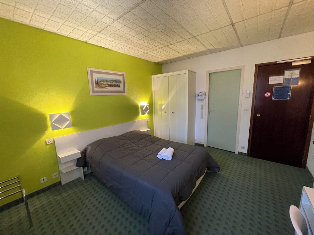 HOTEL LES CHENES 13/50