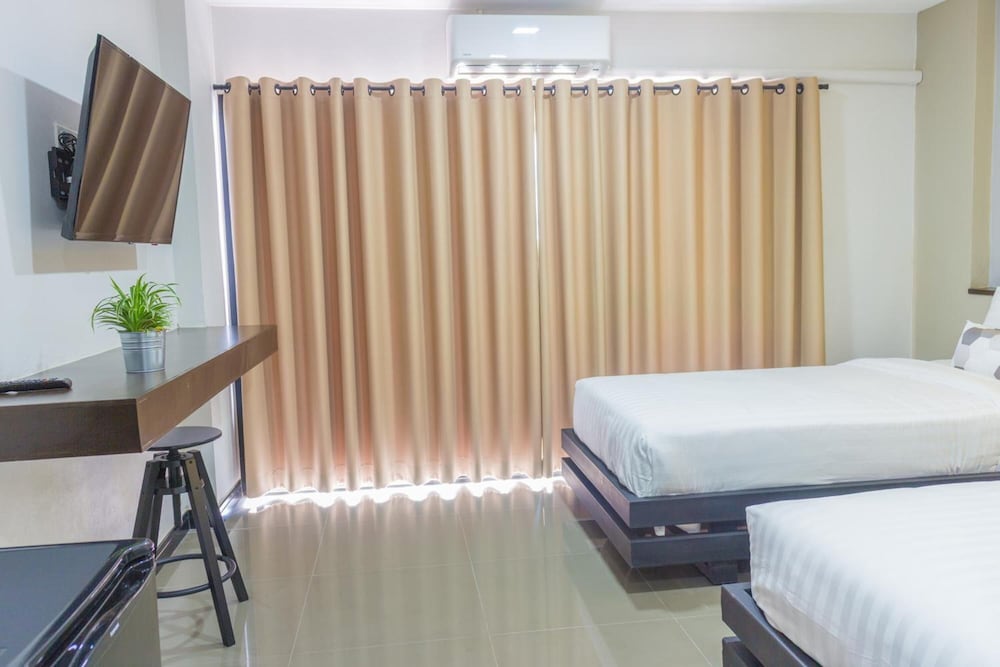 M2 Hotel 23/42