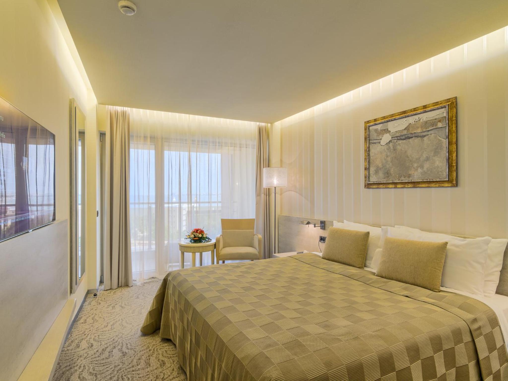 Room, Double Bed, Lateral Side Sea View, Balcony