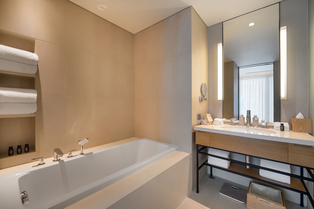 Residence, 1 King and 1 Single Beds, Pool View