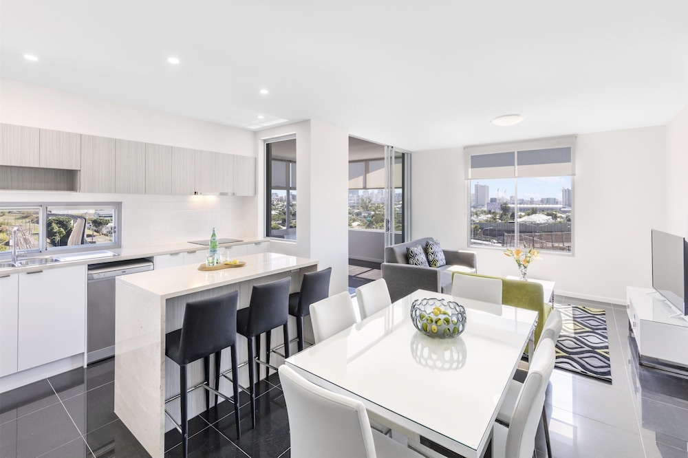 Oaks Brisbane Woolloongabba Suites 48/73