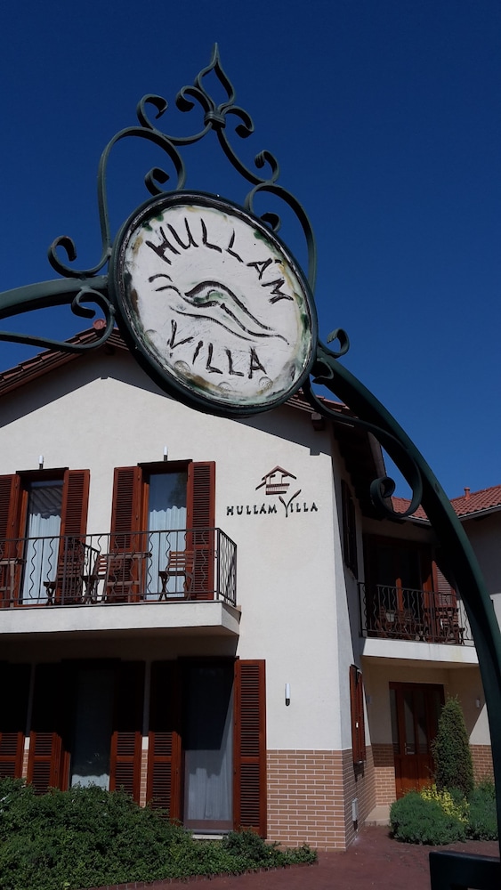Hullam Villa 1/47