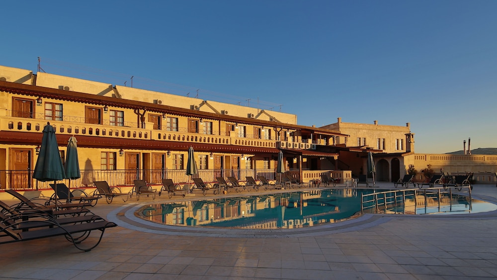 Burcu Kaya Hotel 36/39