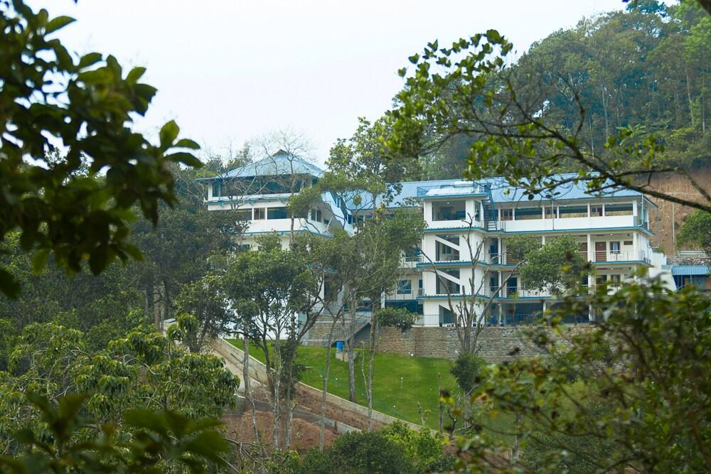 Hostess Thekkady 6/24