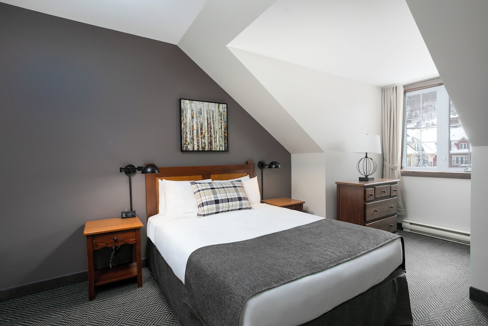 CONDO, QUEEN BED, SOFA