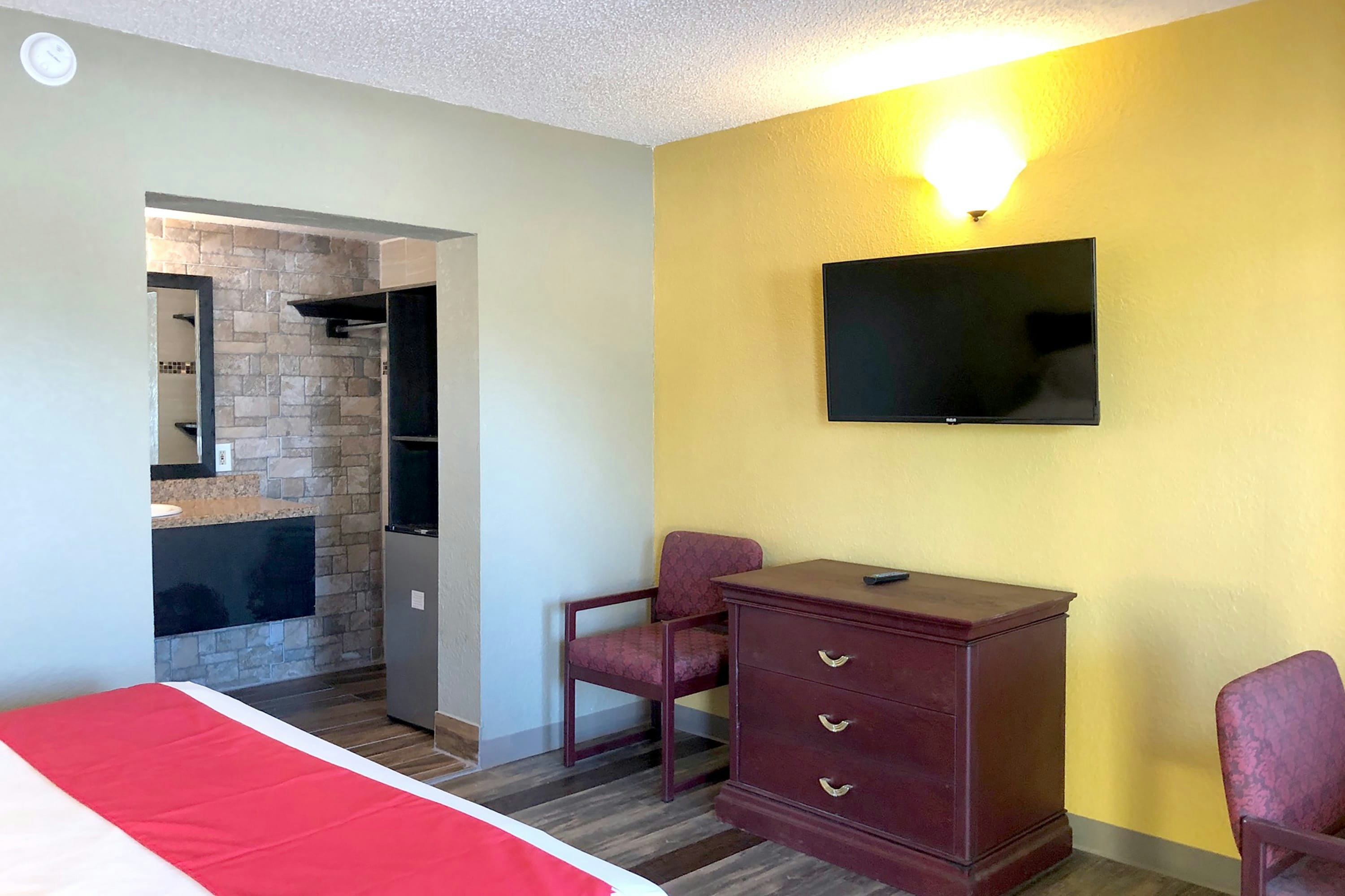 OYO Superior Budget Inn Bartow 12/23