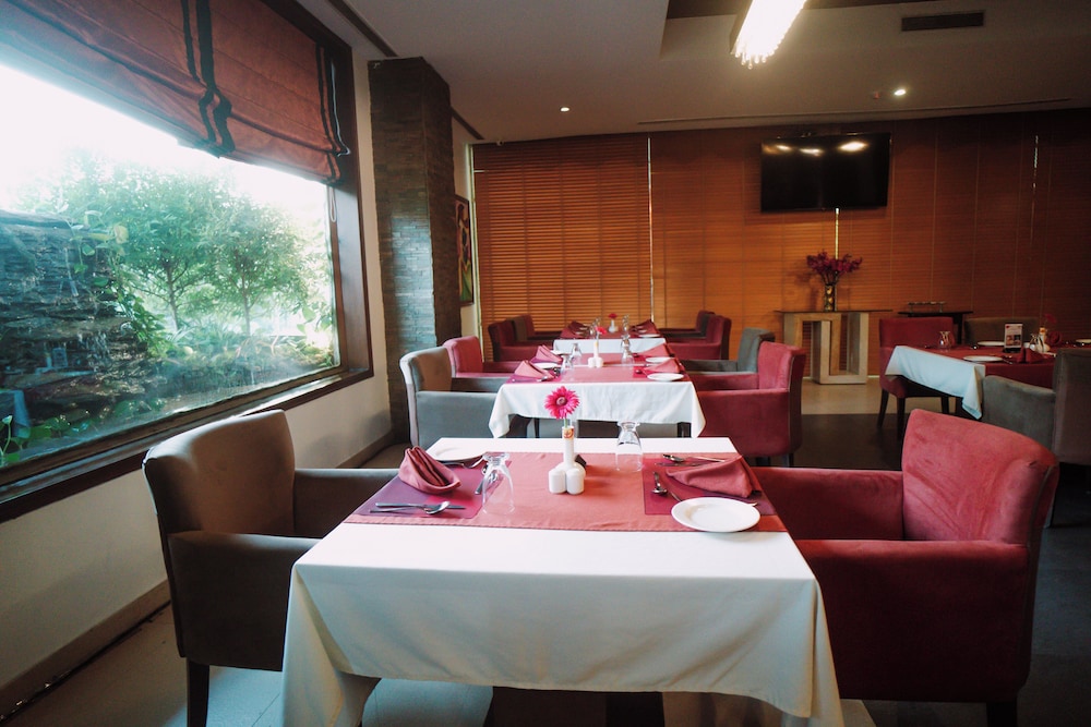 The Alcor Hotel 38/52