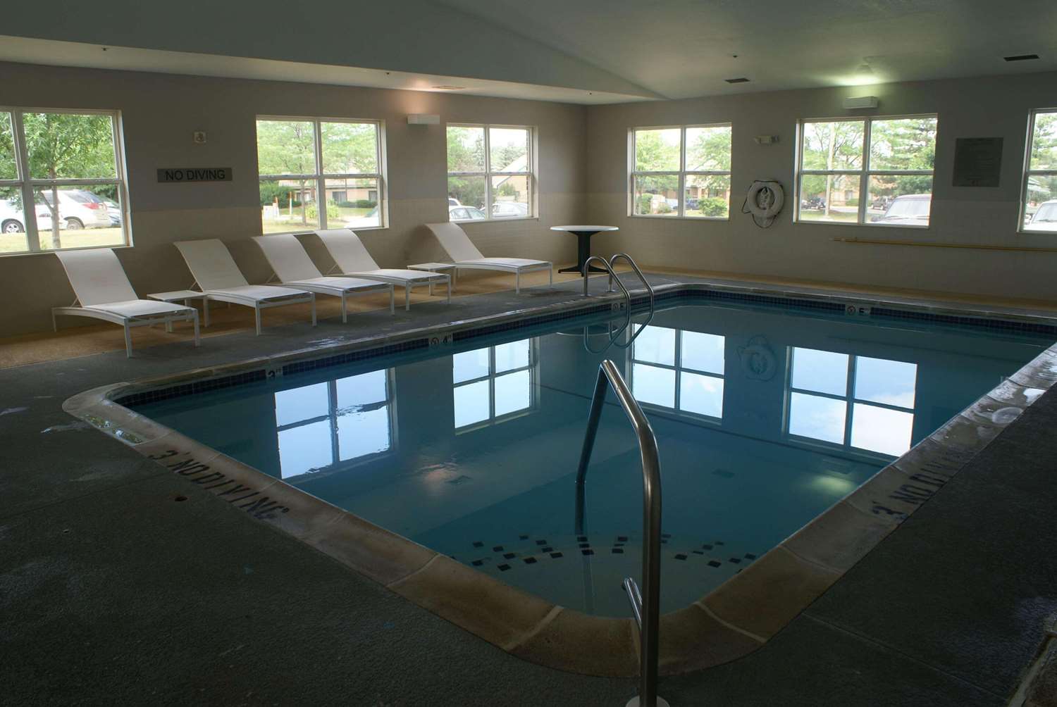 Country Inn & Suites By Radisson Lansing MI 16/42