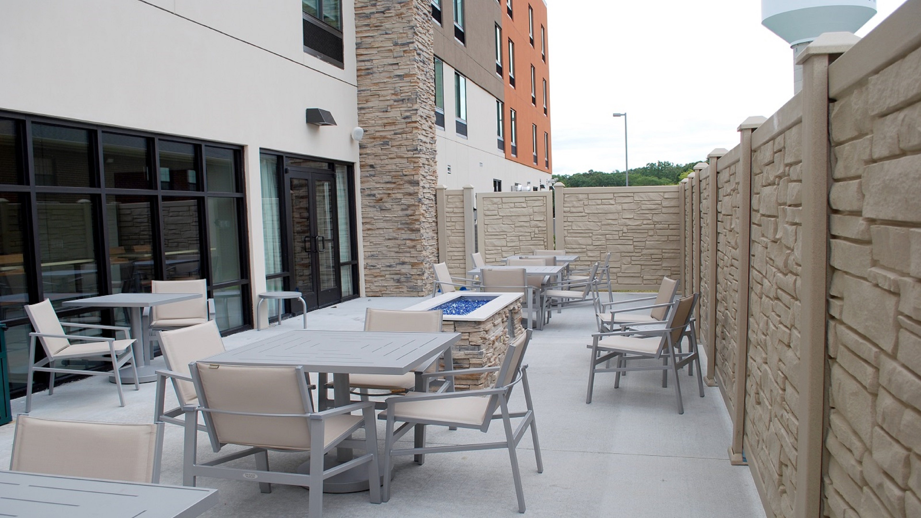 Holiday Inn Express & Suites White Hall 55/72