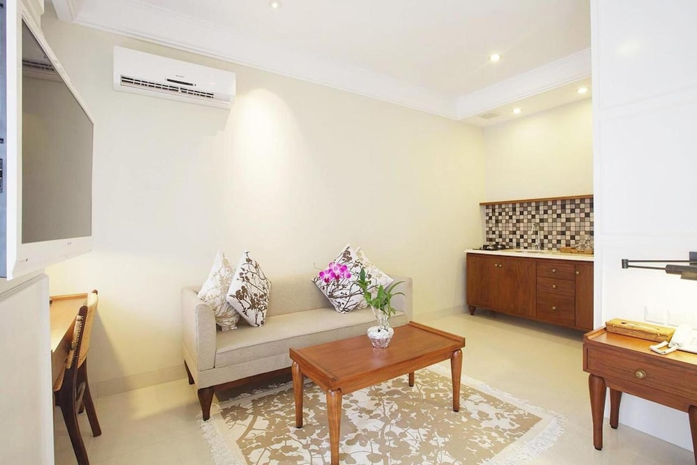 Seminyak Lagoon All Suites Hotel 23/47