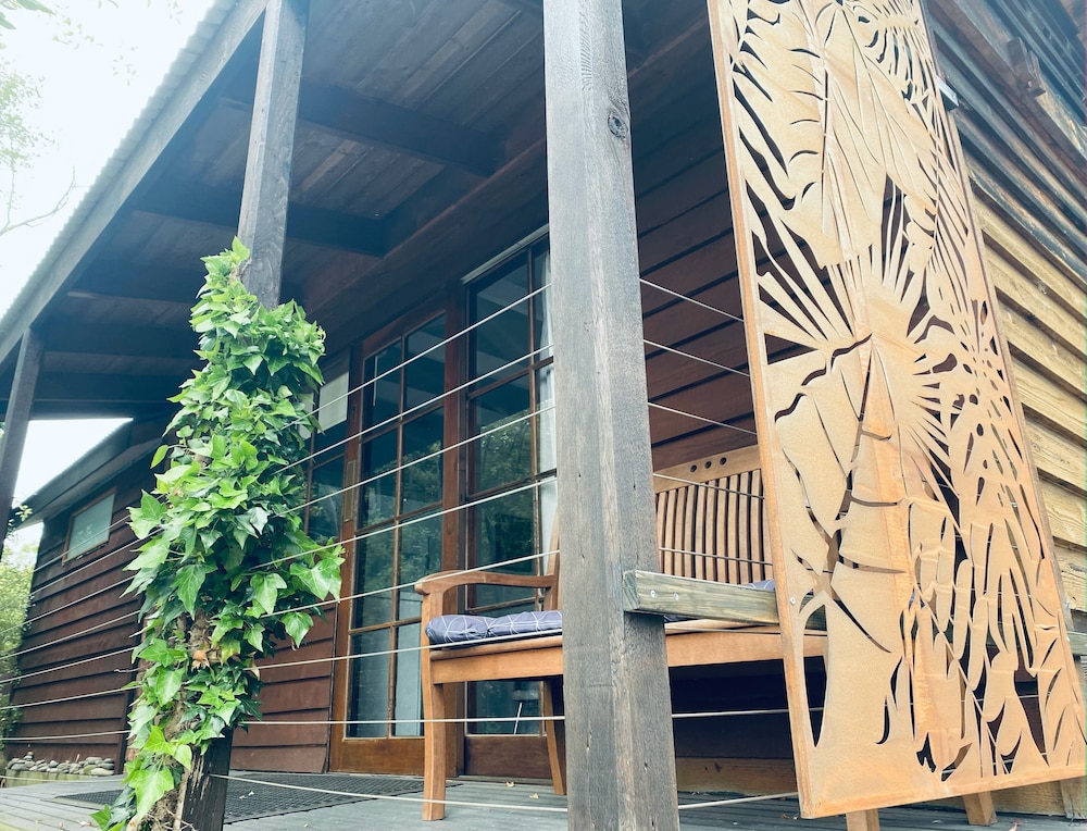 Hideaway Studio Accommodation 2/26