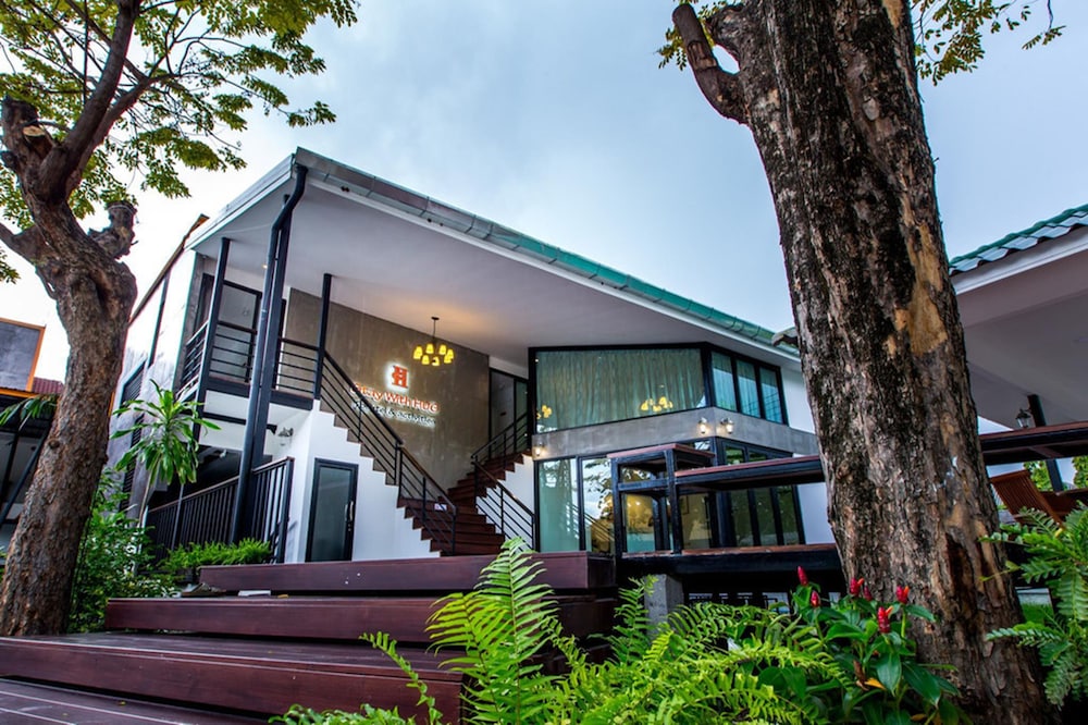 Stay With Hug Poshtel & Activities 1/37
