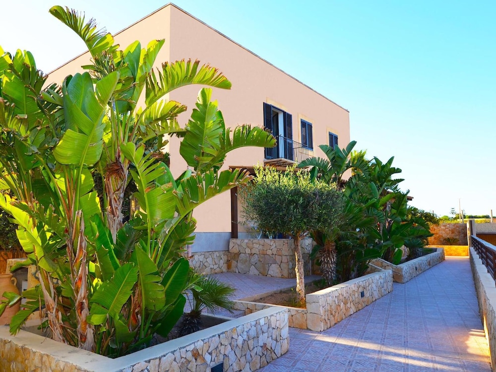 Oasis Hotel Residence and Resort 40/46