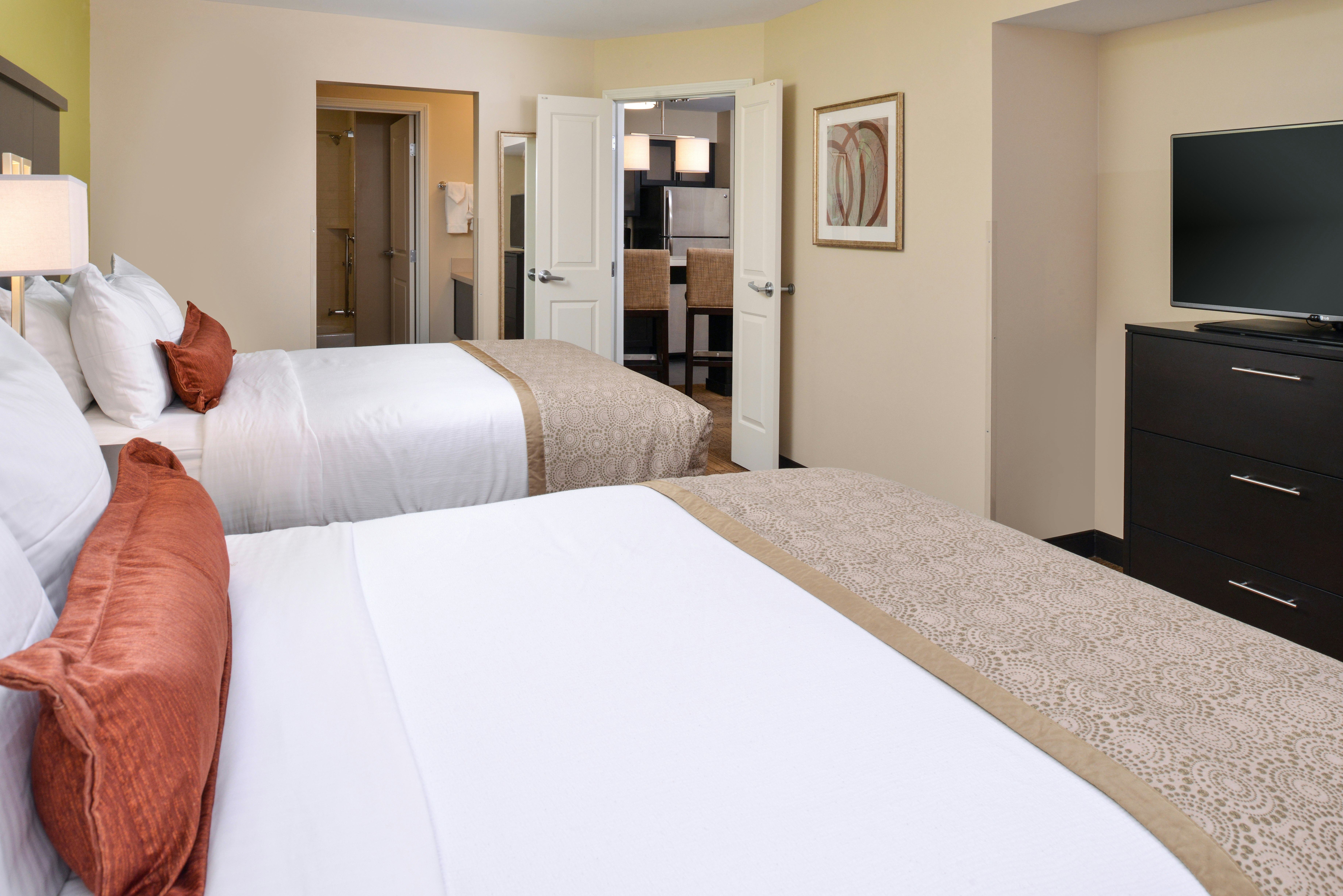 غرفة بسريرين كوين بغرفة نوم واحدة لذوي الإعاقة، Staybridge Suites Merrillville 5/6