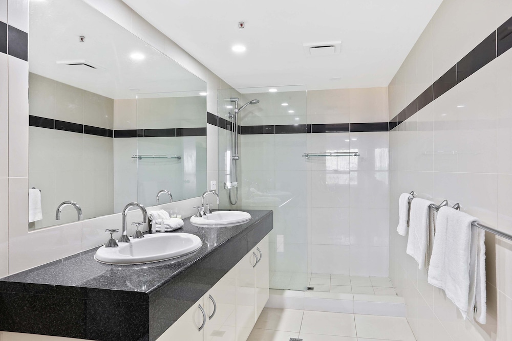 2 Bedrooms, Superior, Apartment, Queen and Twin Beds, Ocean View, De Ville Apartments 4/5