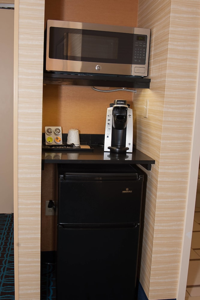 Comfort Inn and Suites Akron South 16/39