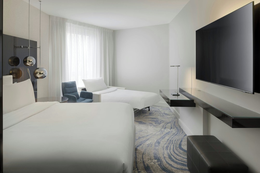 Deluxe, King Bed, Sofa