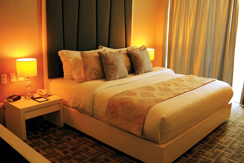 The Oriental Legazpi 25/50