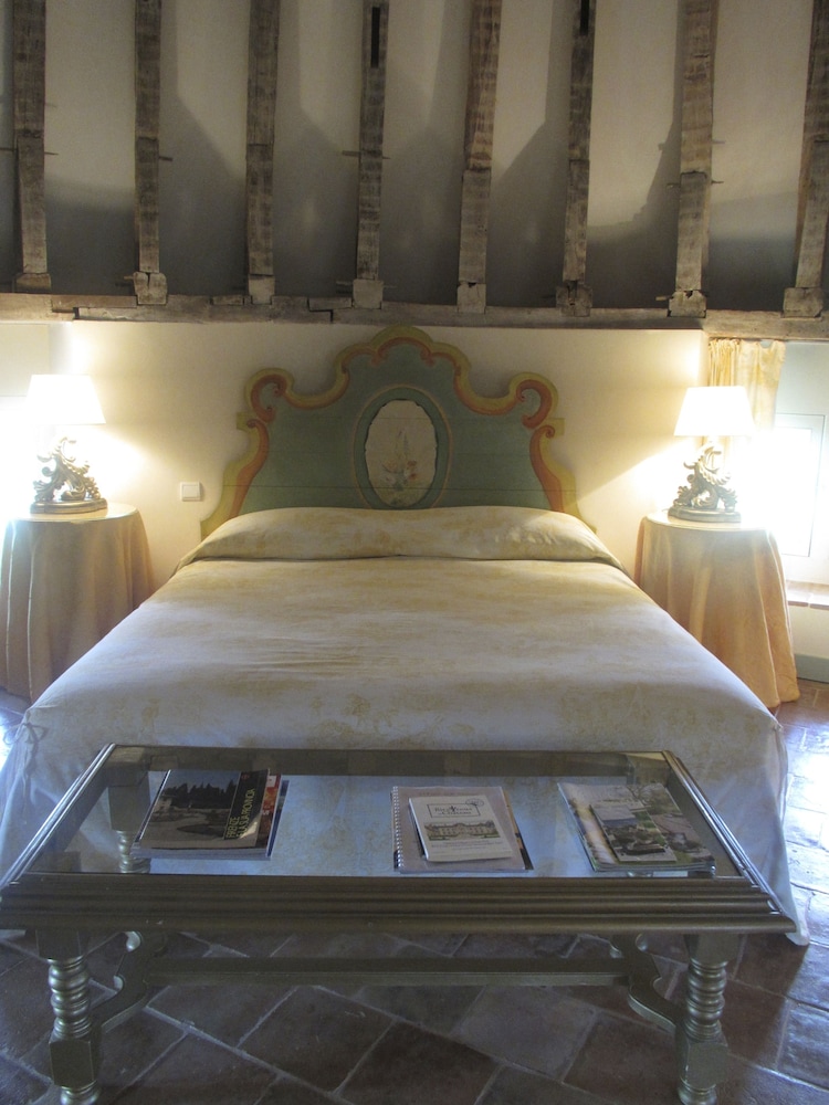 Chateau De Vauloge 2/30