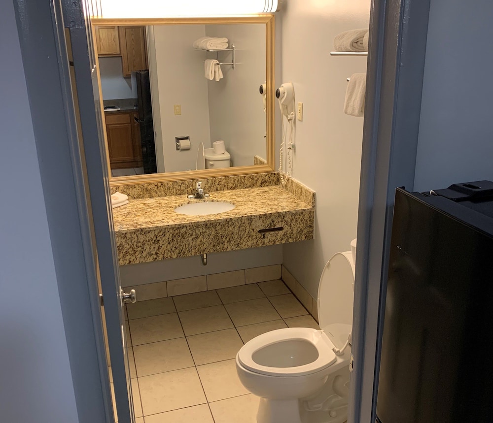 Econo Lodge Inn Suites 9/35