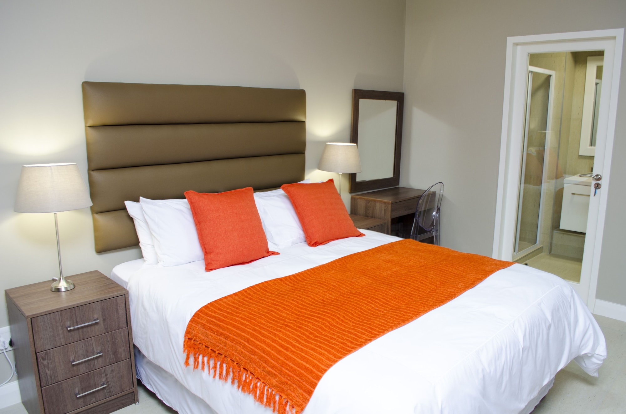 2 Bedrooms, Mayfair, Apartment, Queen and Twin Beds