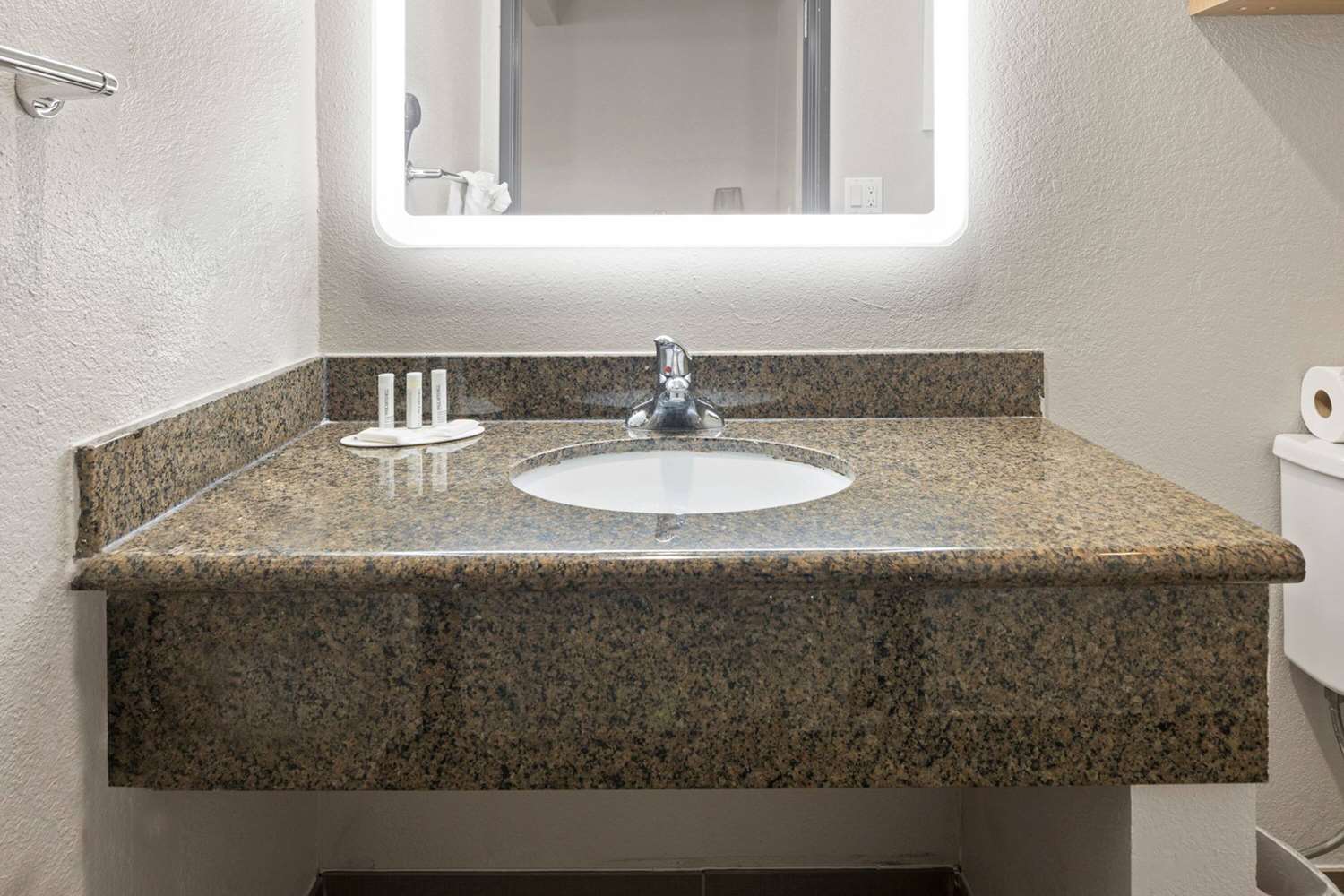 Days Inn by Wyndham San Diego-East/El Cajon 54/56