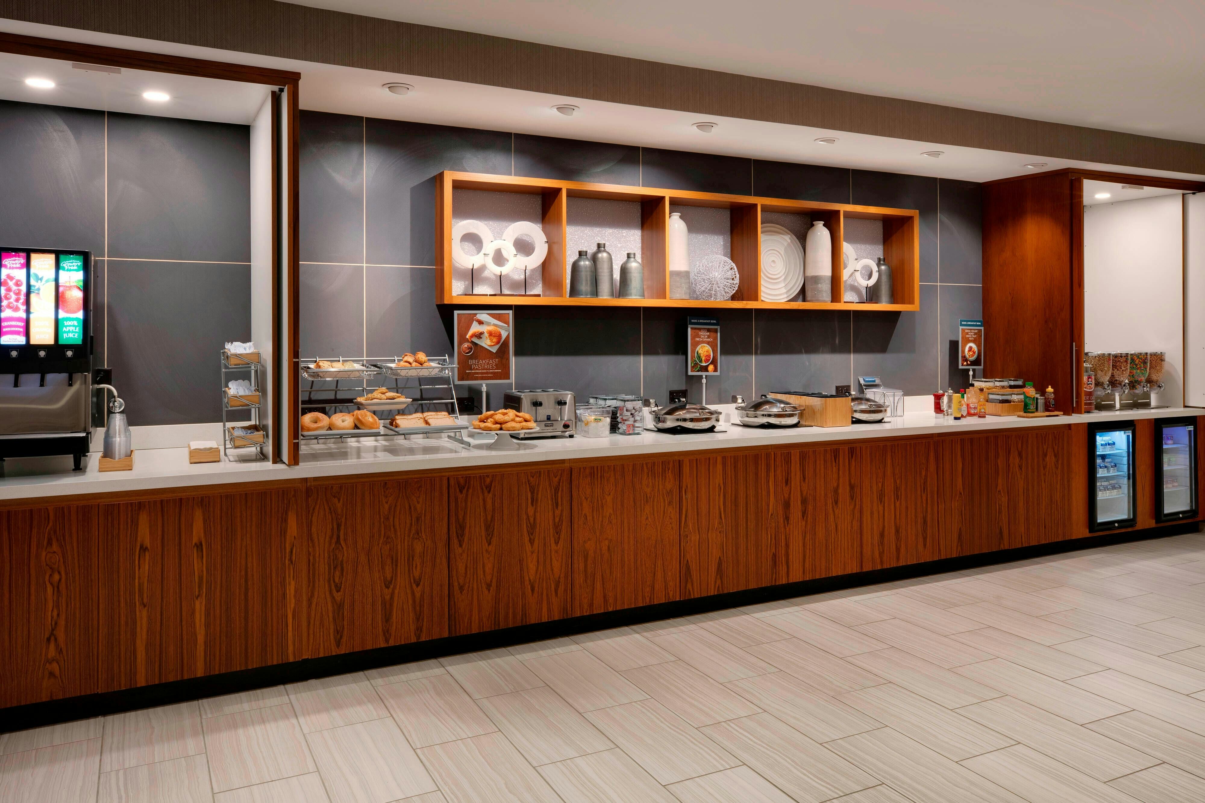 Lobby at Springhill Suites By Marriott Hampton Portsmouth, HAMPTON - NH
