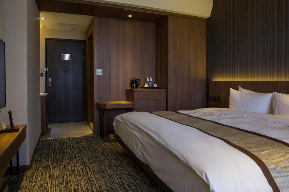 COZY, KING BED