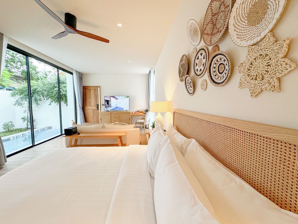 EXECUTIVE POOL VILLA