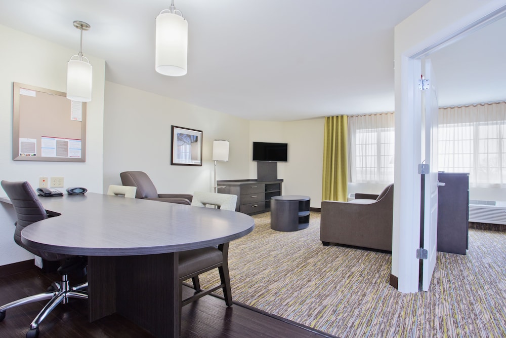 Candlewood Suites Oak Grove - Fort Campbell 49/65