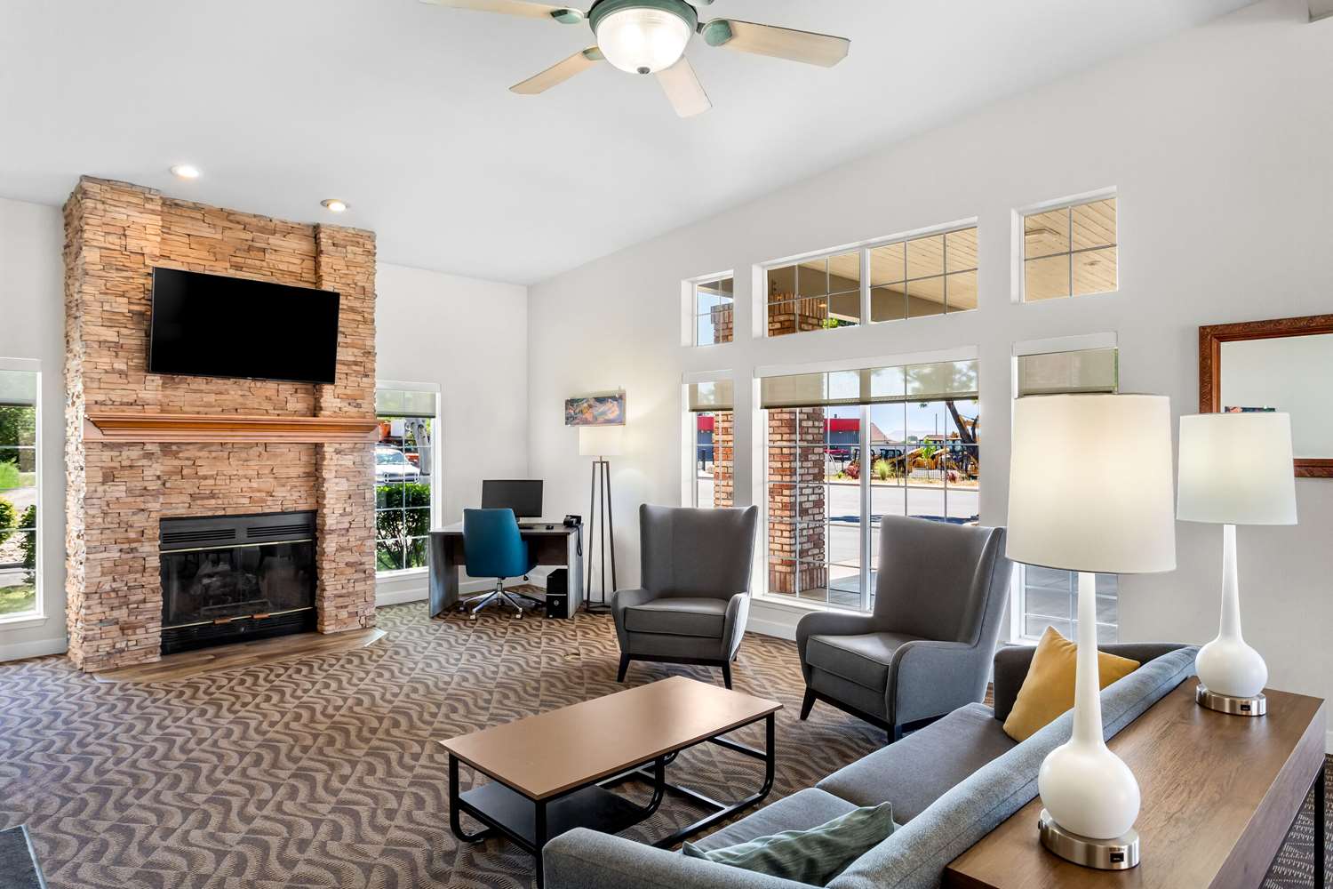 Comfort Inn & Suites Susanville CA 19/24