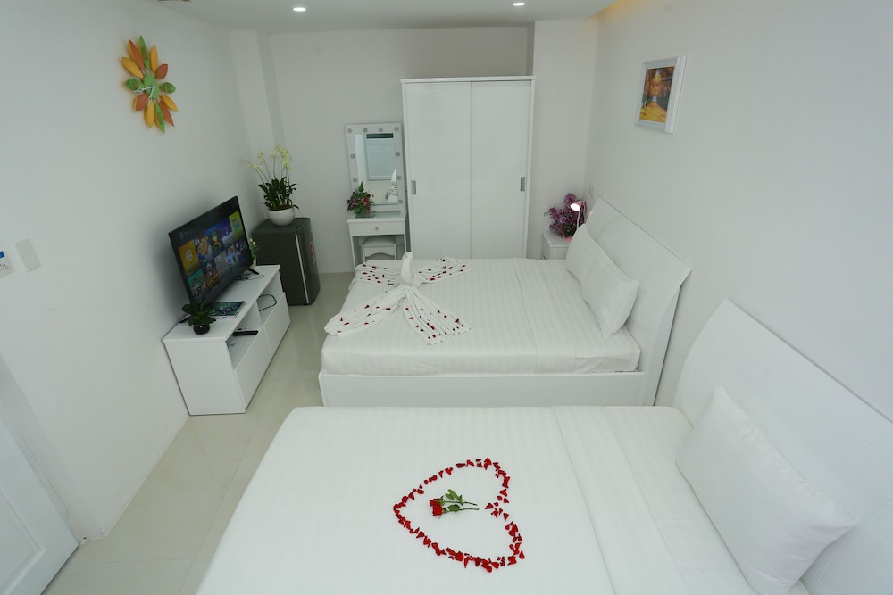 Valentine Hotel 36/50