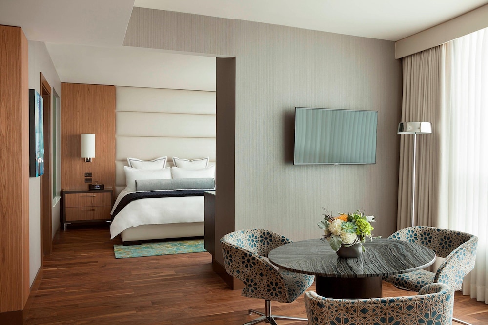 Vancouver Marriott Pinnacle Downtown 9/81