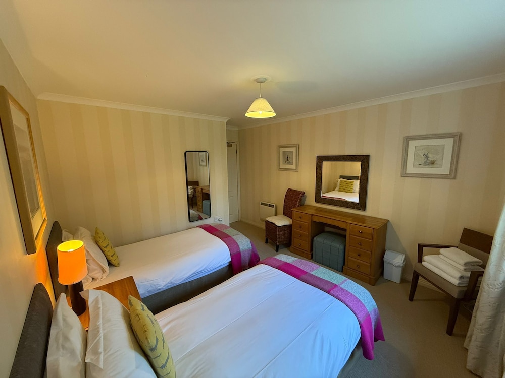 AIRDS HOTEL 8/50