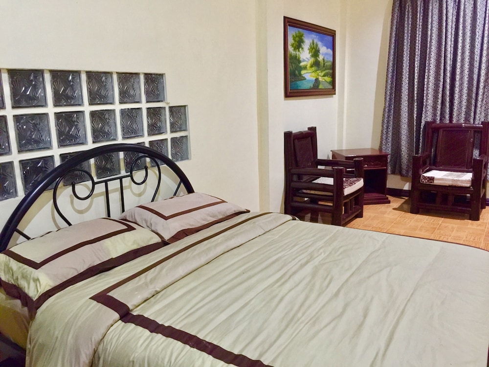 The Executive Villa Inn & Suites 13/60