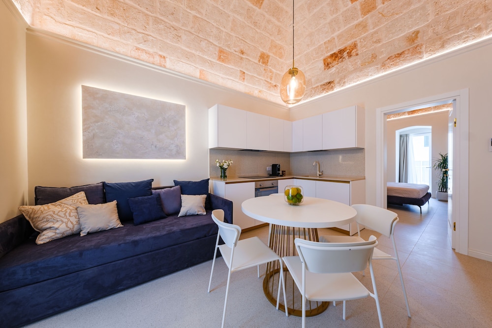 Palazzo Clemente 23/50