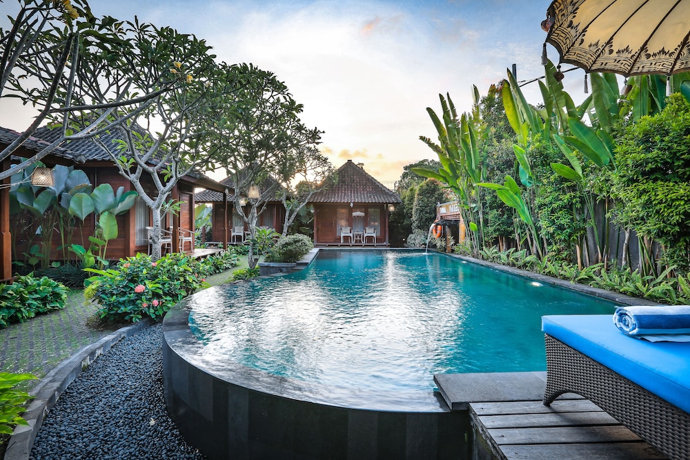 Yana Villas Kemenuh 64/68