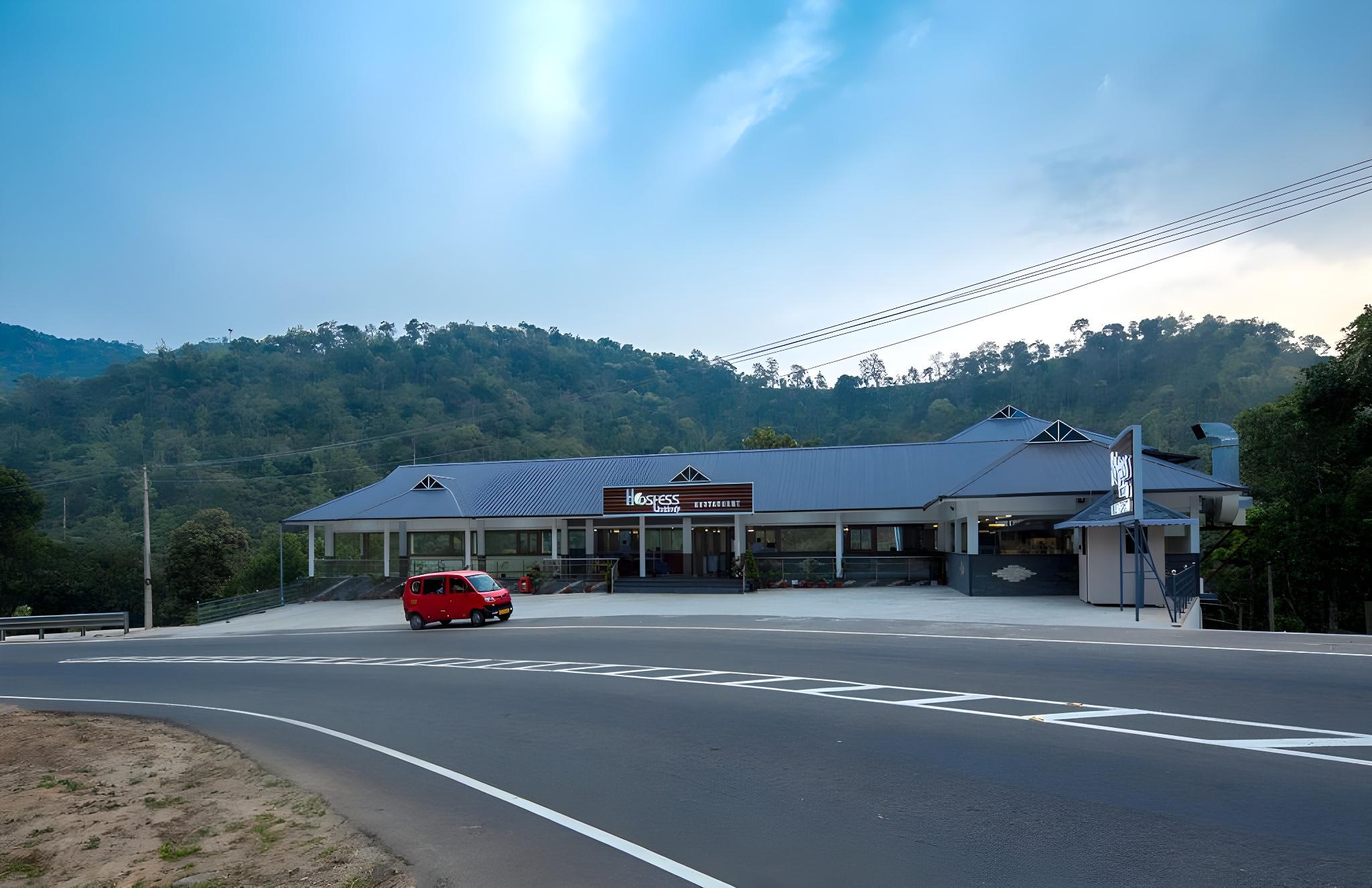 Hostess Thekkady 16/24