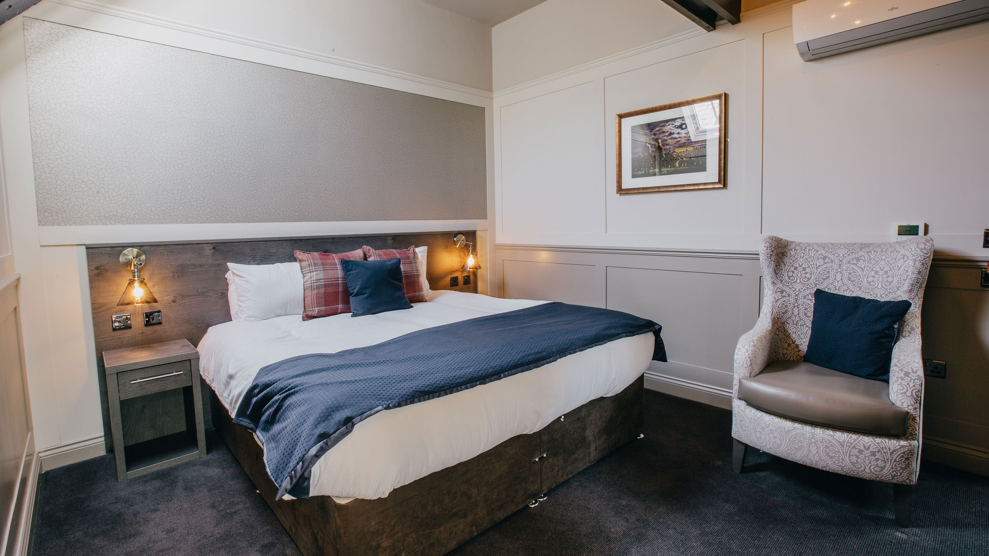 Duke Of Edinburgh Hotel 5/13