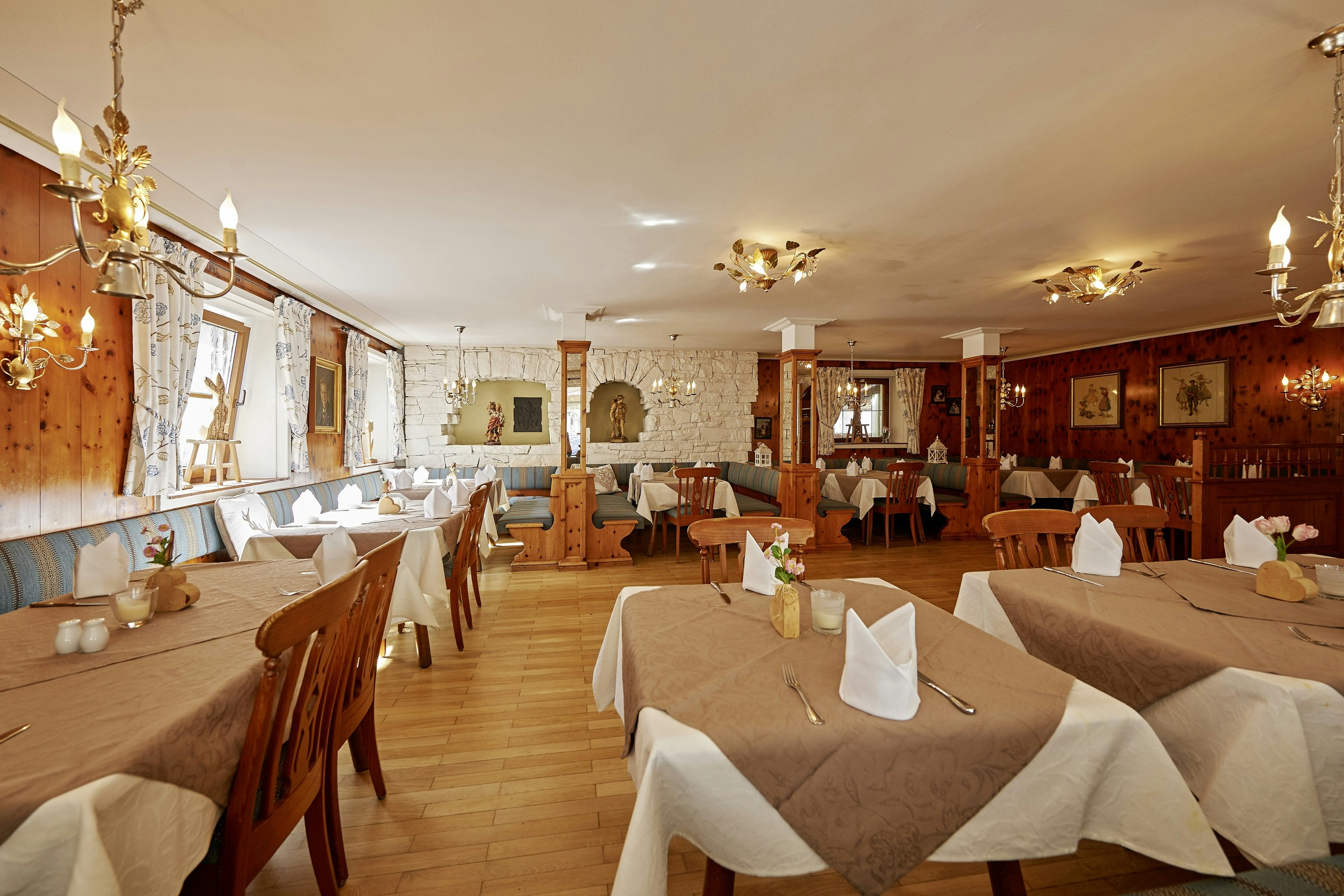 Hotel - Restaurant Adler 39/46