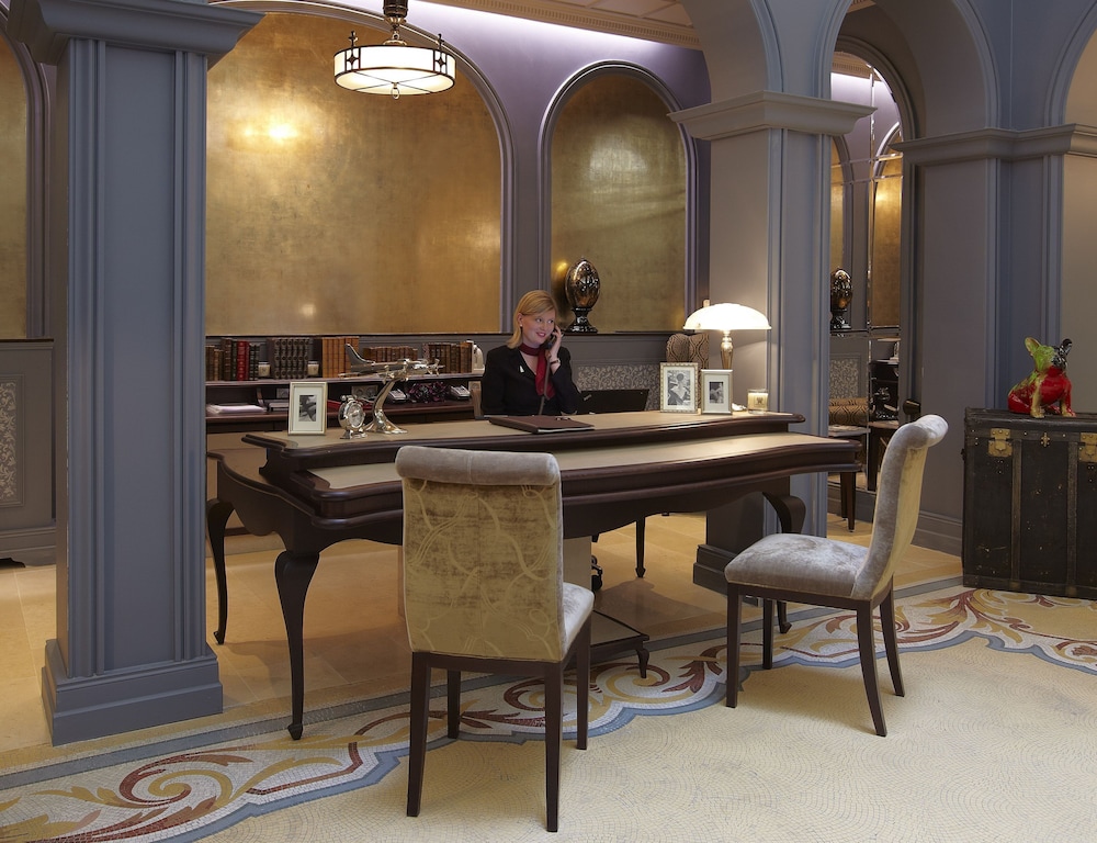 La Clef Louvre Paris by The Crest Collection 39/44