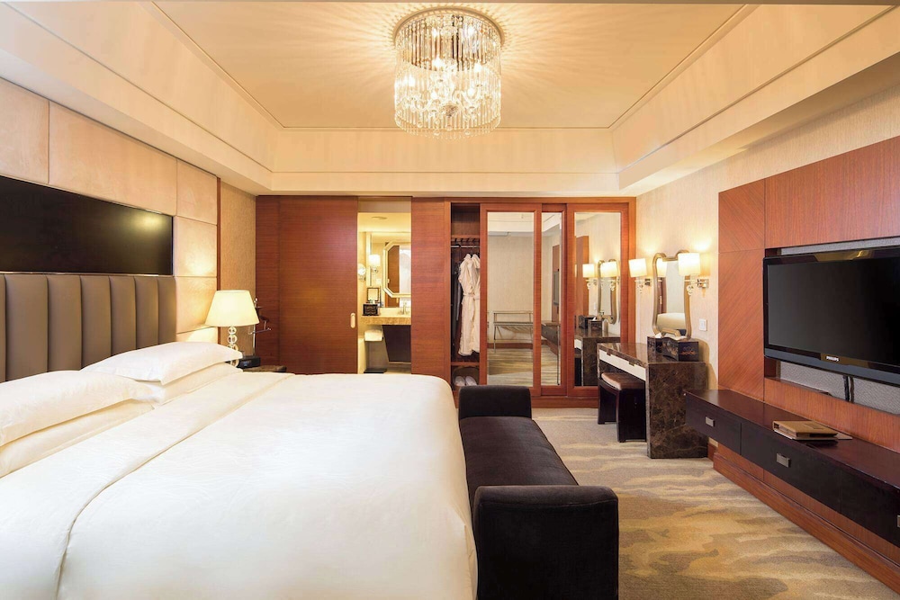 BUSINESS, SUITE, KING BED