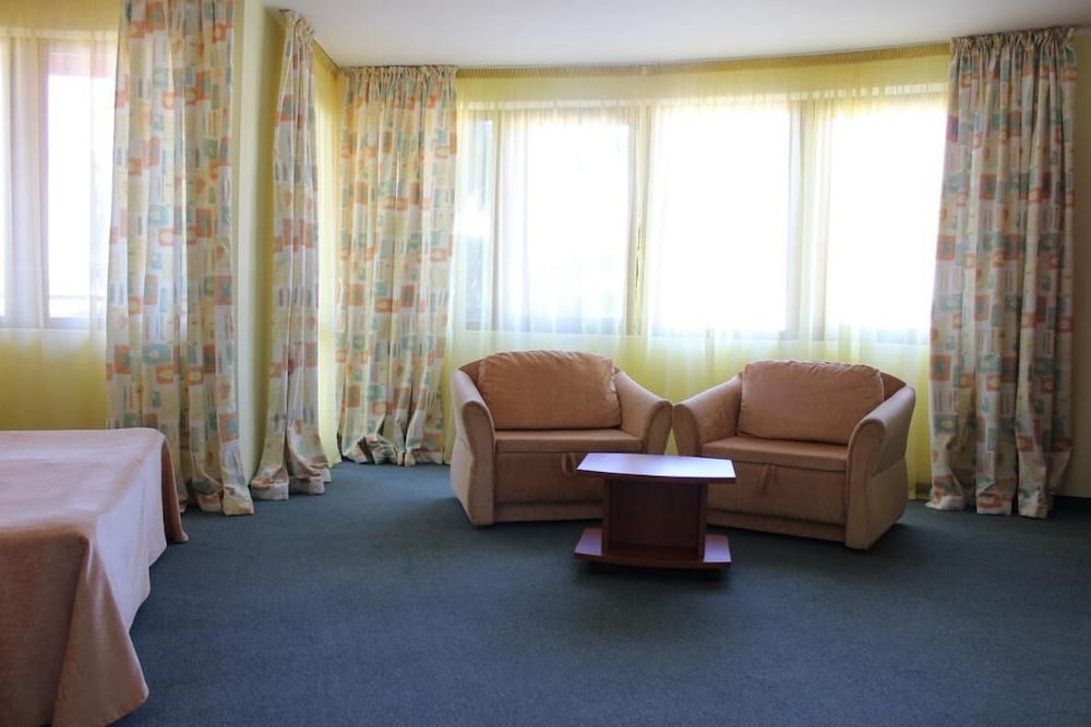Hotel Grand 33/54