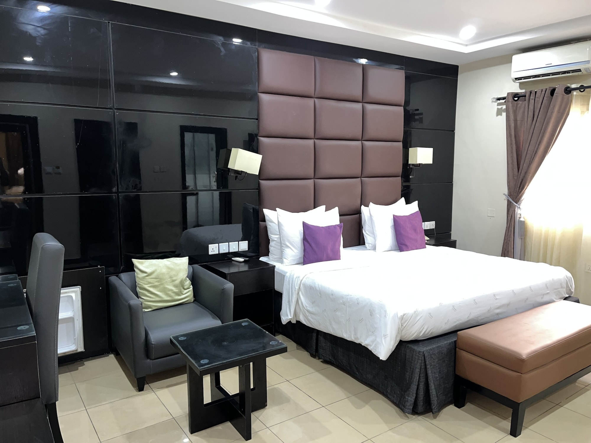 EXECUTIVE, STUDIO, SUITE