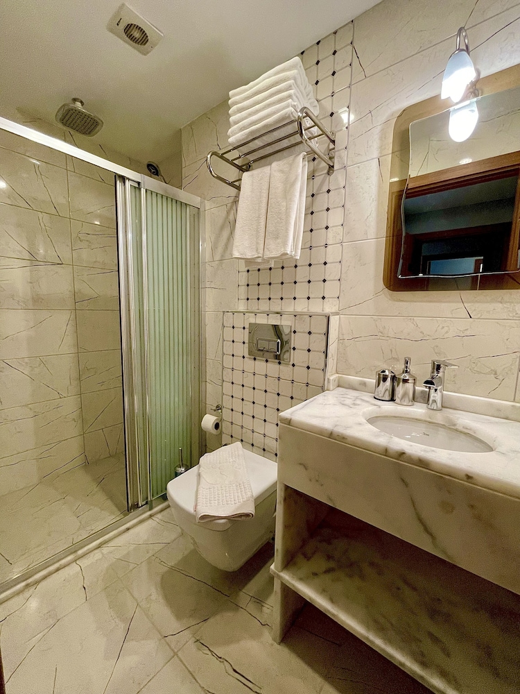 Zem Hotel 43/45
