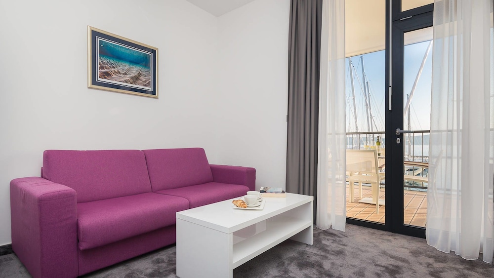 Marina Baotic Apartments 28/50