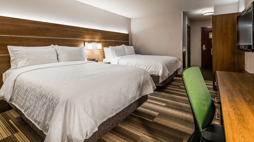Holiday Inn Express Hotel And Suites Detroit Farmington Hills 20/53