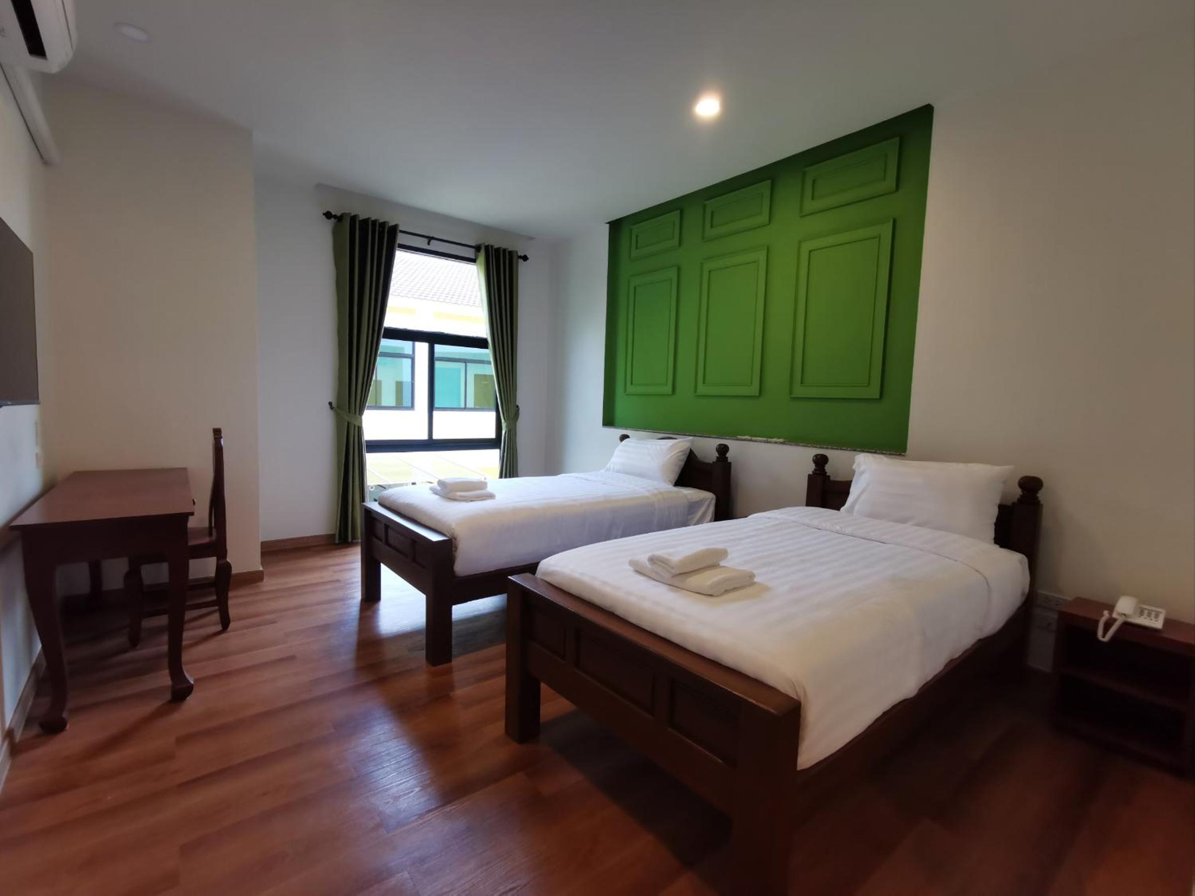 Racha Khong Hotel 17/40