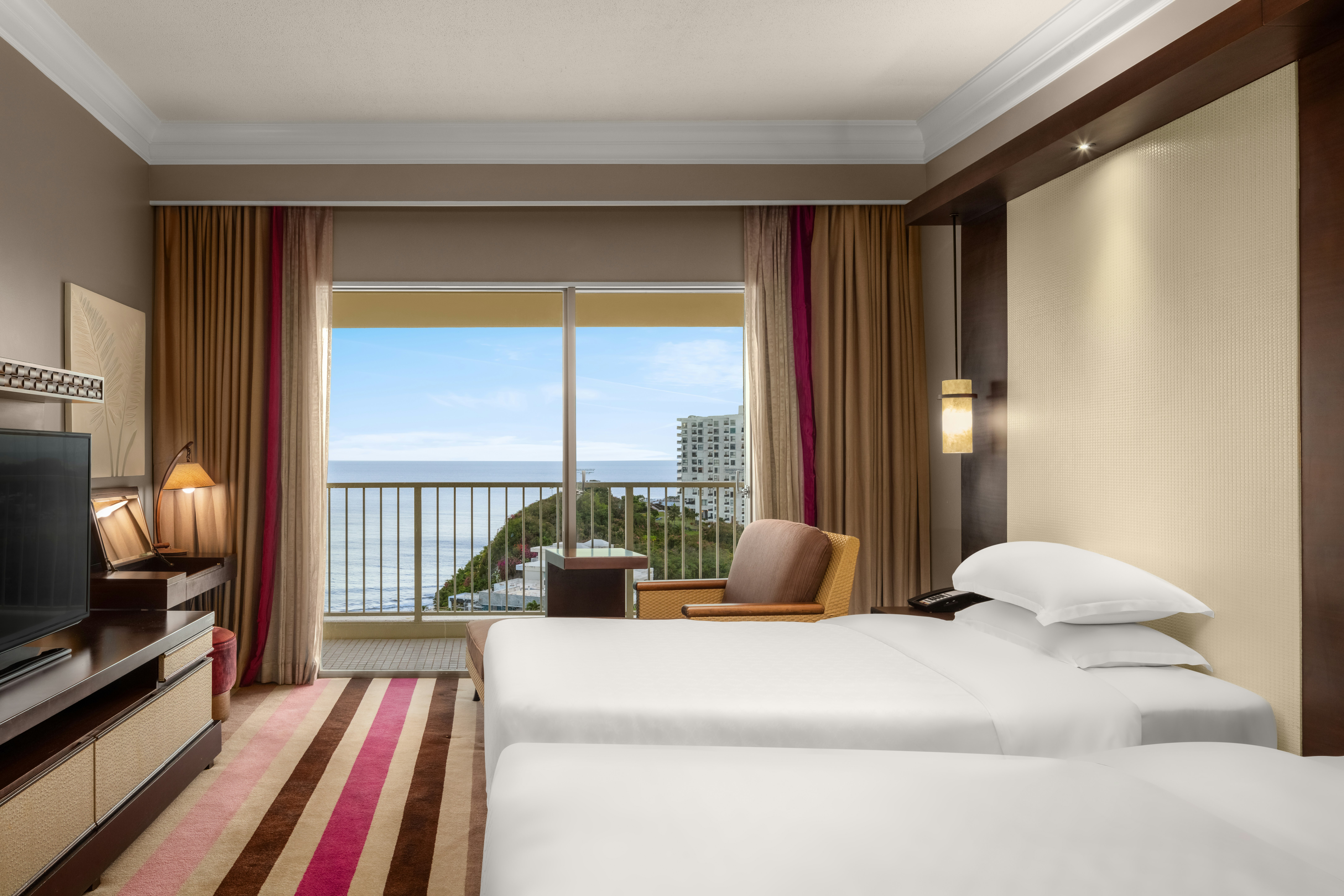 Lagoon, Club, Suite